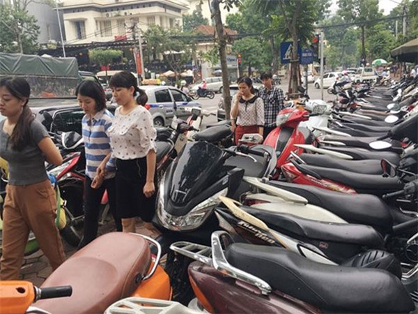 Hà Nội thu bao nhiêu tiền từ phí lòng, hè đường?