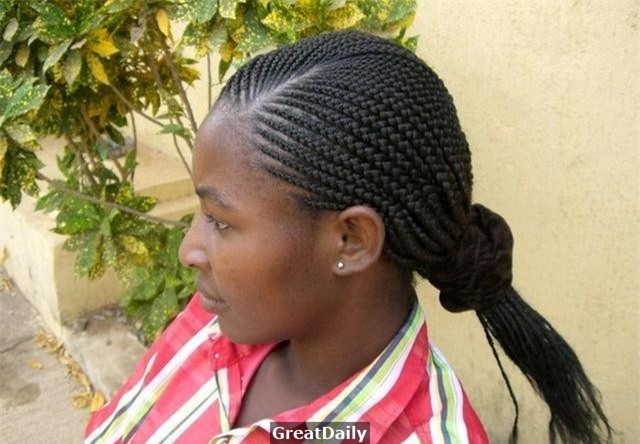 Ai cũng giật mình tưởng hàng chục con sâu ngoe nguẩy trên đầu cậu bé, lại gần mới bật cười - Ảnh 10.