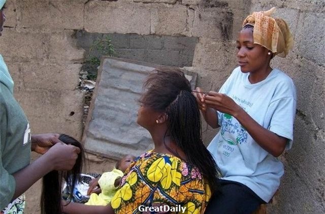 Ai cũng giật mình tưởng hàng chục con sâu ngoe nguẩy trên đầu cậu bé, lại gần mới bật cười - Ảnh 7.