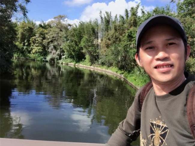 Hoài Linh bất ngờ ăn mặc trẻ trung, hiếm hoi đi du lịch cùng Dương Triệu Vũ sau 20 năm - Tin sao Viet - Tin tuc sao Viet - Scandal sao Viet - Tin tuc cua Sao - Tin cua Sao