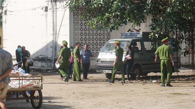 Mẹ tử tù Nguyễn Hải Dương khóc ngất khi nhìn thi thể con lần cuối - Ảnh 2.