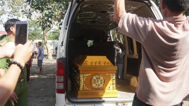 Mẹ tử tù Nguyễn Hải Dương khóc ngất khi nhìn thi thể con lần cuối - Ảnh 7.