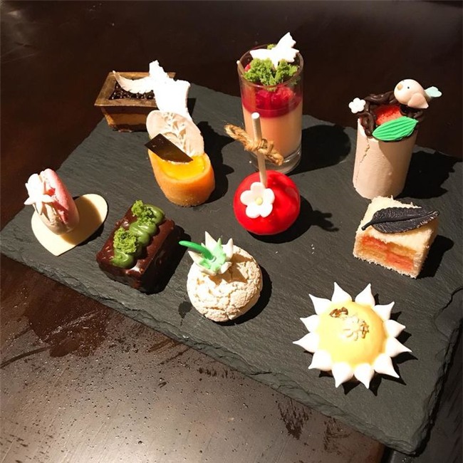 Mẹ Trấn Thành xúc động khi con dâu Hari Won tổ chức sinh nhật bất ngờ - Tin sao Viet - Tin tuc sao Viet - Scandal sao Viet - Tin tuc cua Sao - Tin cua Sao