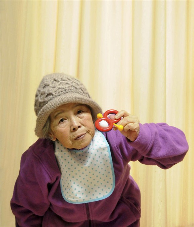 Bức ảnh cụ bà treo mình lên dây phơi và sự thật khiến dân mạng ngã ngửa - Ảnh 12.