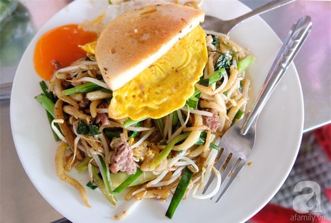 Những món ăn đường phố chỉ nhìn thôi đã ứa nước miếng thèm thuồng của Campuchia - Ảnh 2.