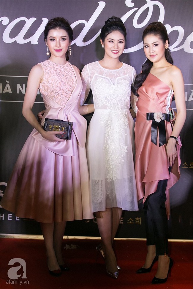 Sau ồn ào đá xéo trên mạng xã hội, Tú Anh - Huyền My gượng gạo chụp hình chung - Ảnh 4.