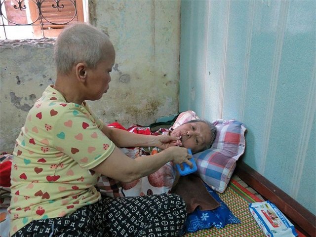 vo ung thu vu chap nhan dong bim o nguc de duy tri su song cho chong - 4