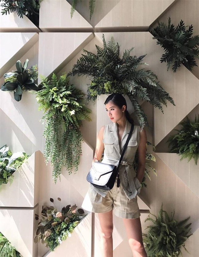 Street style tuần này: Angela Phương Trinh diện váy ôm già chát, Kỳ Duyên nổi bật vì dát hàng hiệu từ đầu tới chân - Ảnh 14.