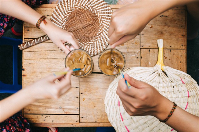 Chẳng ai như cặp đôi này, đi ăn sáng tiện thể chụp ảnh cưới vậy mà vẫn hút cả nghìn like - Ảnh 12.