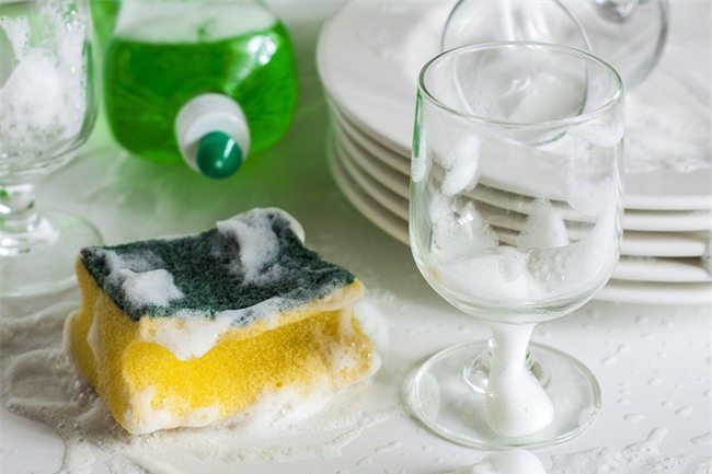 Những vật dụng bẩn nhất trong nhà gây hại sức khỏe mà bạn vẫn chạm vào mỗi ngày - Ảnh 1.