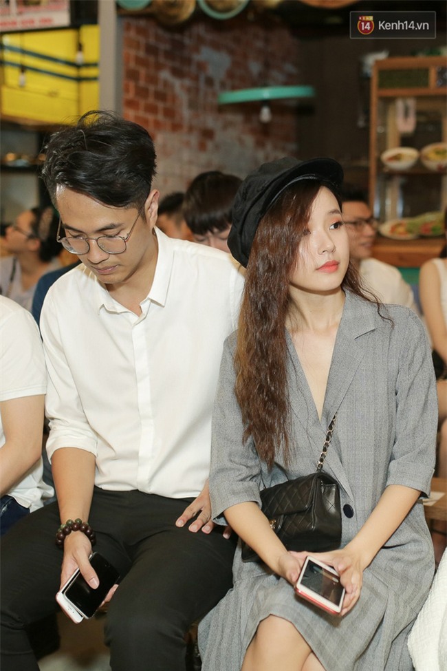 Không hiểu sao, cứ xuất hiện cùng người tình tin đồn là Midu lại bị soi về phong cách - Ảnh 2.