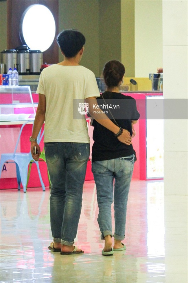 Không hiểu sao, cứ xuất hiện cùng người tình tin đồn là Midu lại bị soi về phong cách - Ảnh 4.