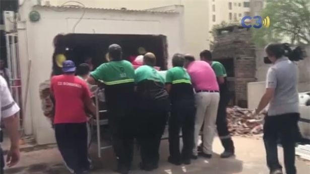 Sở hữu thân hình “quá khổ”, cô nàng phải nhờ người phá tường để đưa đi bệnh viện phẫu thuật giảm béo - Ảnh 3.