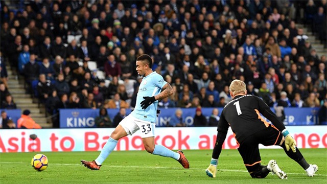 Jesus đệm bóng cận thành mở tỷ số cho Man City