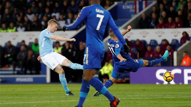 De Bruyne tung cú sút sấm sét phá lưới Leicester