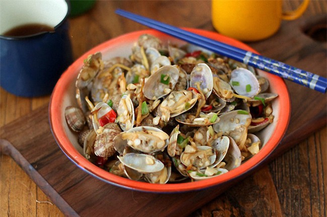 Không cần ra hàng, ở nhà bạn cũng có thể làm nghêu xào tỏi ớt thơm lừng cực ngon - Ảnh 5.