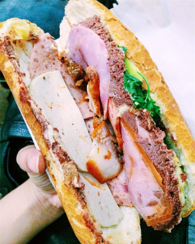 Khám phá chiếc bánh mì giá 2,3 triệu đồng ở Sài Gòn, chỉ hội con nhà giàu mới có thể ăn không nghĩ ngợi - Ảnh 2.