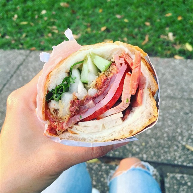Khám phá chiếc bánh mì giá 2,3 triệu đồng ở Sài Gòn, chỉ hội con nhà giàu mới có thể ăn không nghĩ ngợi - Ảnh 3.