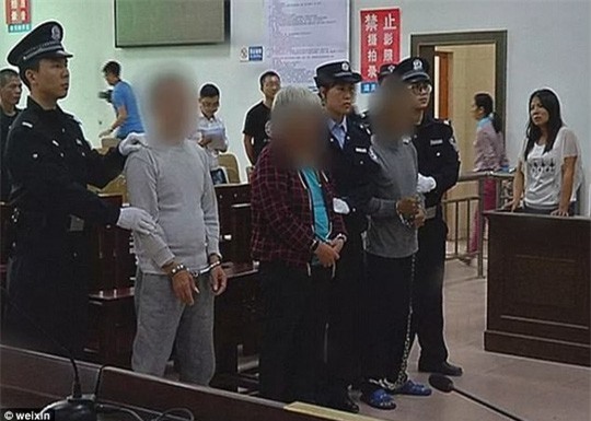 Tình cờ gặp lại con trai bị bắt cóc, cha lao vào giải cứu - Ảnh 4.