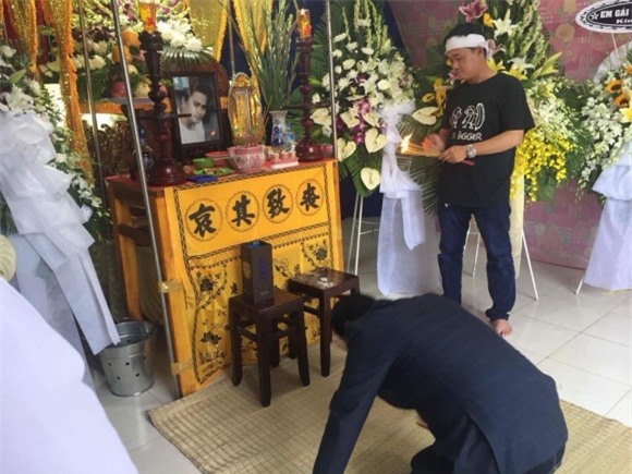 nguyễn hoàng, diễn viên nguyễn hoàng qua đời, sao việt đến viếng nguyễn hoàng