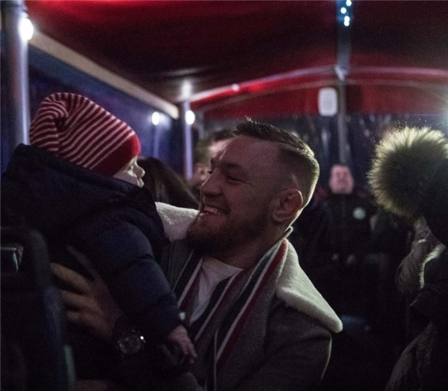 McGregor vui ve ben gia dinh truoc tin don nghi thi dau 6 thang hinh anh 3