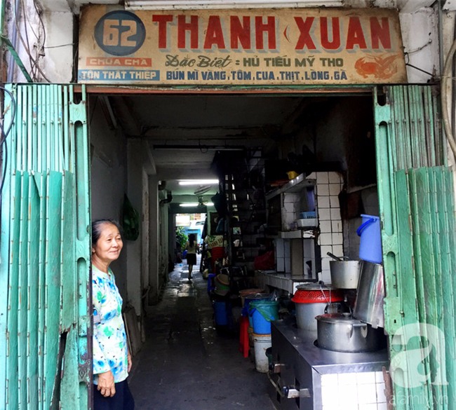 Tiệm hủ tiếu 70 tuổi mà vẫn Thanh Xuân, thôi miên người Sài Gòn bằng hương vị bí truyền - Ảnh 1.