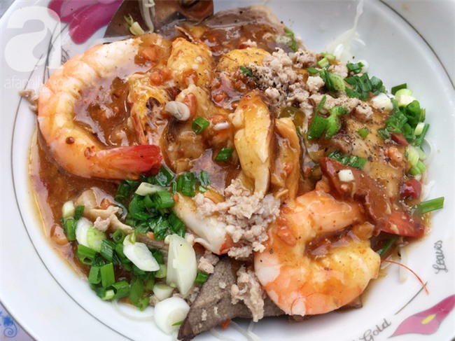 Tiệm hủ tiếu 70 tuổi mà vẫn Thanh Xuân, thôi miên người Sài Gòn bằng hương vị bí truyền - Ảnh 8.