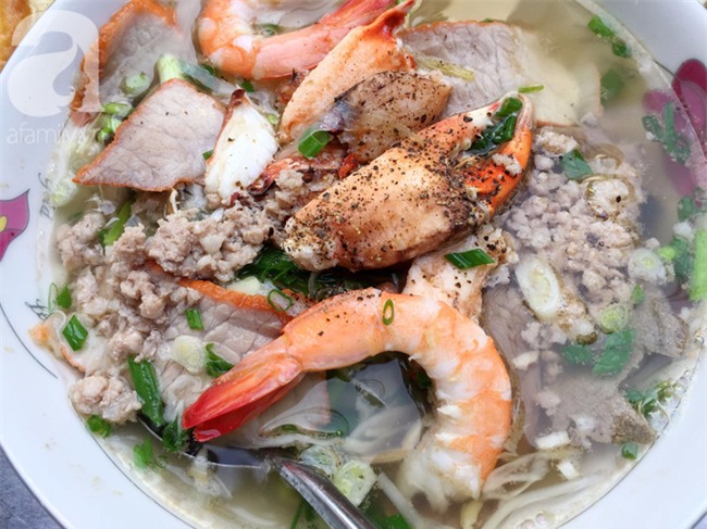 Tiệm hủ tiếu 70 tuổi mà vẫn Thanh Xuân, thôi miên người Sài Gòn bằng hương vị bí truyền - Ảnh 9.