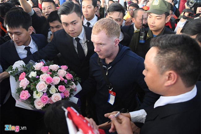 Ryan Giggs va Paul Scholes den Ha Noi, bat dau hanh trinh o Viet Nam hinh anh 10