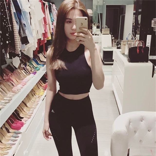 he lo tu giay khung trong biet thu trieu do cua "nu hoang noi y" ngoc trinh - 1