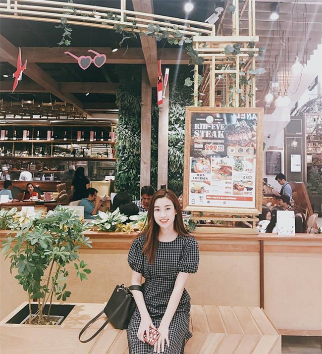 Đỗ Mỹ Linh - Nàng Hoa hậu Nhân Ái luôn ghi điểm trong mắt mọi người với phong cách thời trang giản dị - Ảnh 22.