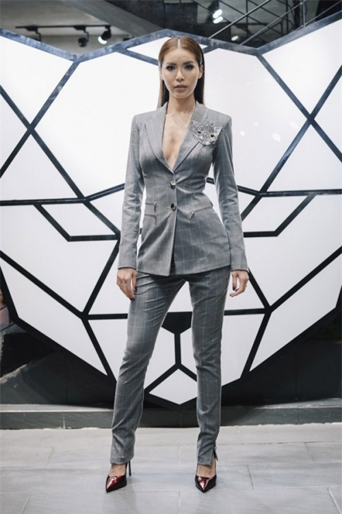 Cùng diện mốt suits không nội y, Minh Tú đẳng cấp vời vợi, Miu Lê hoá ‘bà nội’-1