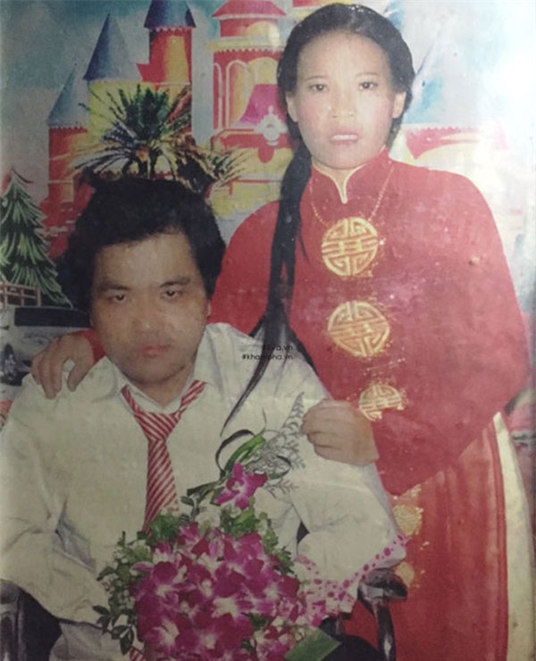 thay giao viet chu bang mieng: "gio day con trai la doi chan, doi tay cua toi" - 3