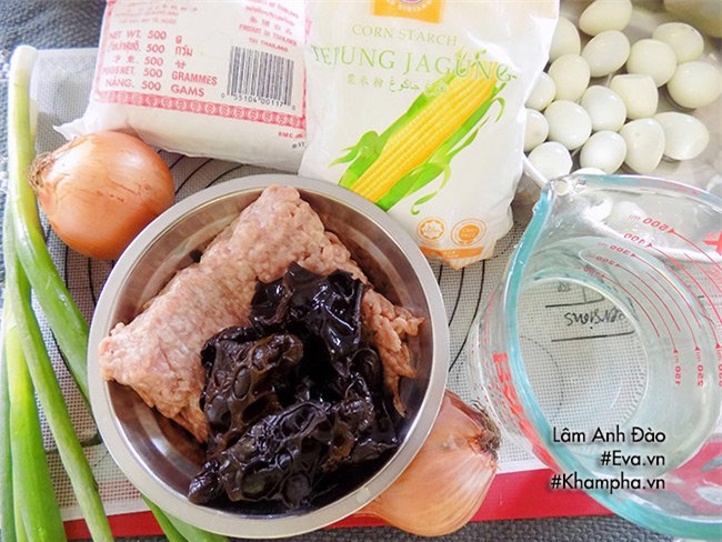 banh duc thit nong bong luoi ngay gio mua - 1