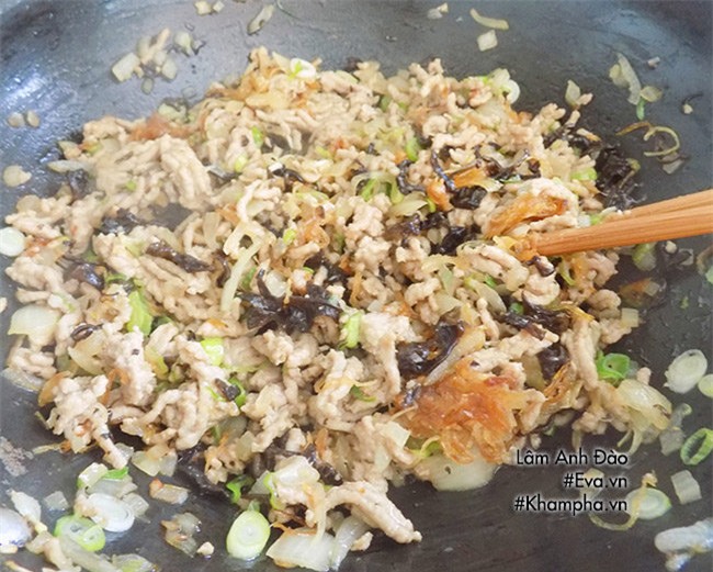 banh duc thit nong bong luoi ngay gio mua - 3