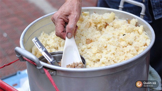 Một món xôi chỉ đến mùa đông mới có và một hàng xôi chỉ bán 3 tiếng mỗi ngày là hết - Ảnh 4.