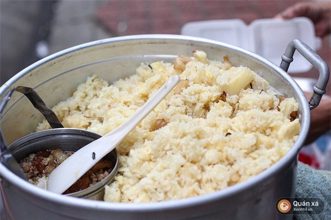 Một món xôi chỉ đến mùa đông mới có và một hàng xôi chỉ bán 3 tiếng mỗi ngày là hết - Ảnh 8.