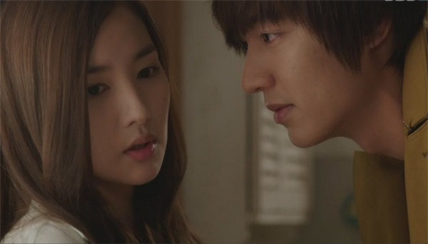 Rũ bỏ tôi và con suốt 6 năm, bỗng nhiên người yêu cũ tìm về và đòi lại con - Ảnh 2.