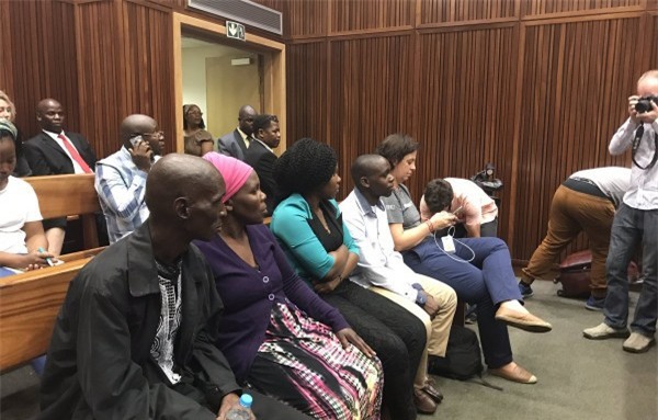 Nghe trường báo con mất tích, đến nơi mẹ chỉ thấy cánh tay con đưa lên từ bồn cầu - Ảnh 4.