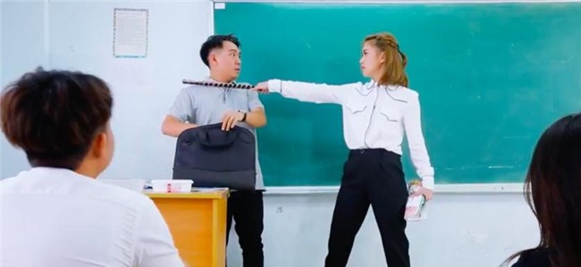 Hóa thân thành thầy cô bá đạo, Phở Đặc Biệt và Ngọc Thảo khiến người xem thích thú trong vlog mới-1