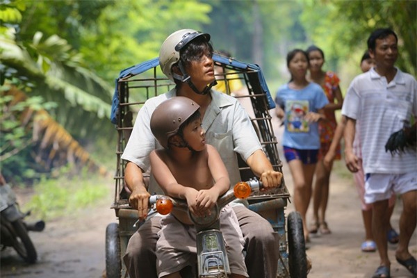 Ông bố nông dân Lương Mạnh Hải la hét hoảng loạn khi bị cua kẹp-10