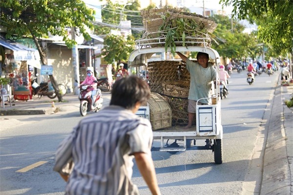 Ông bố nông dân Lương Mạnh Hải la hét hoảng loạn khi bị cua kẹp-5