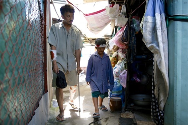 Ông bố nông dân Lương Mạnh Hải la hét hoảng loạn khi bị cua kẹp-7