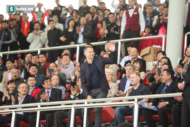 Ngày dài ở Việt Nam và hành động hài hước, đáng yêu của Ryan Giggs, Scholes - Ảnh 10.