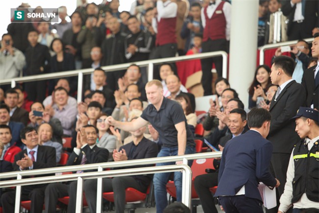 Ngày dài ở Việt Nam và hành động hài hước, đáng yêu của Ryan Giggs, Scholes - Ảnh 11.