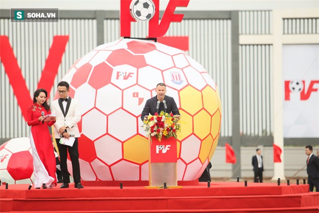 Ngày dài ở Việt Nam và hành động hài hước, đáng yêu của Ryan Giggs, Scholes - Ảnh 12.