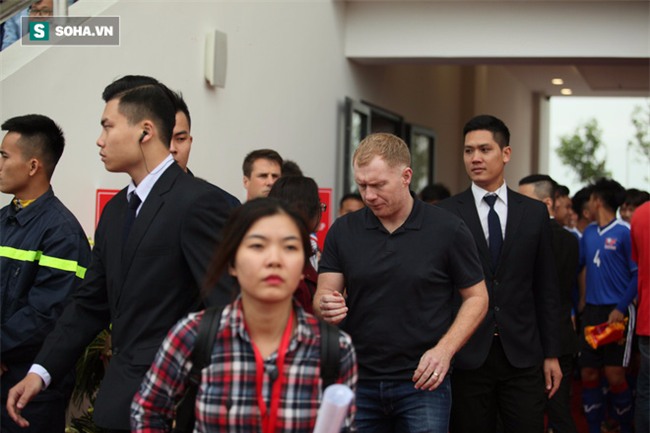 Ngày dài ở Việt Nam và hành động hài hước, đáng yêu của Ryan Giggs, Scholes - Ảnh 14.