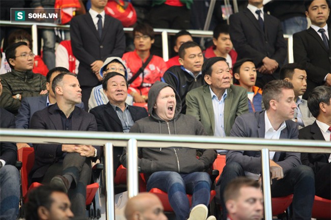 Ngày dài ở Việt Nam và hành động hài hước, đáng yêu của Ryan Giggs, Scholes - Ảnh 16.