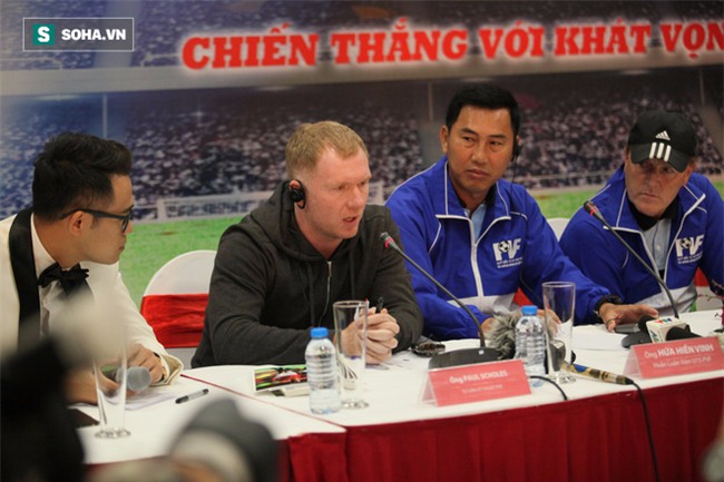 Ngày dài ở Việt Nam và hành động hài hước, đáng yêu của Ryan Giggs, Scholes - Ảnh 21.
