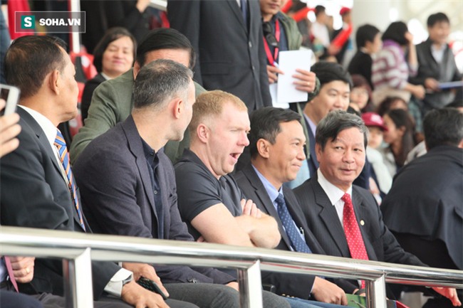 Ngày dài ở Việt Nam và hành động hài hước, đáng yêu của Ryan Giggs, Scholes - Ảnh 7.